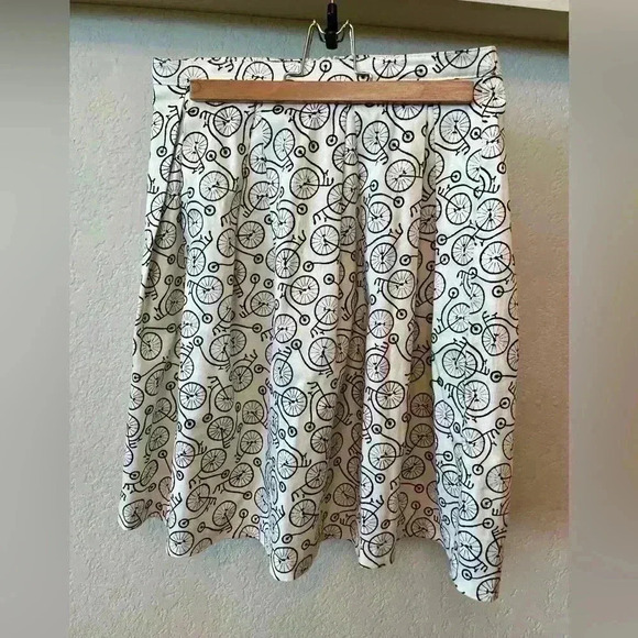 IXIA ModCloth Cream Black Bicycle Print Pleated Skirt Women’s Size Small - Picture 2 of 6